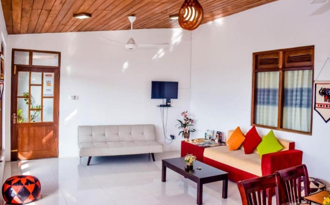 Saru Holiday Apartment - Up To 6 Guests แคนดี้ ภายนอก รูปภาพ