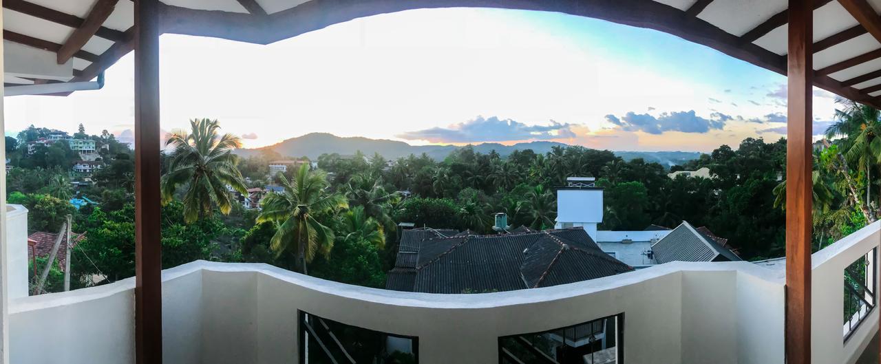 Saru Holiday Apartment - Up To 6 Guests แคนดี้ ภายนอก รูปภาพ