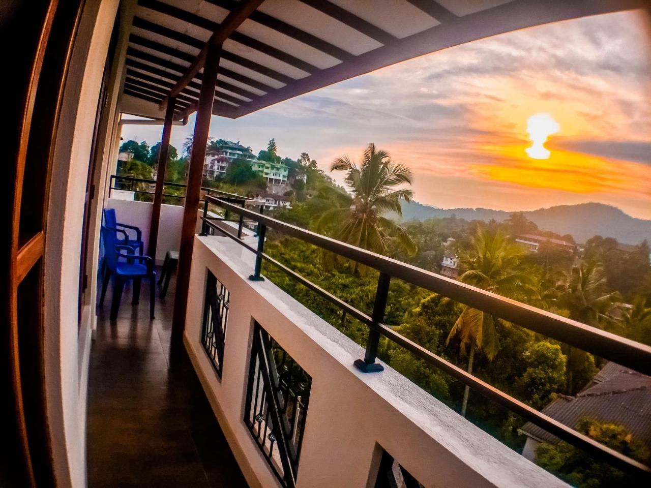 Saru Holiday Apartment - Up To 6 Guests แคนดี้ ภายนอก รูปภาพ